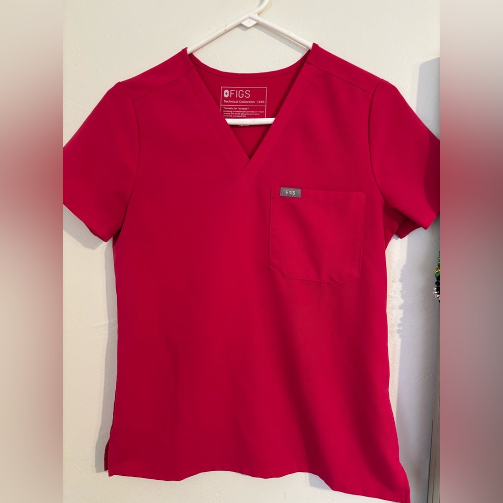 Figs Ultra Rose Scrub Top